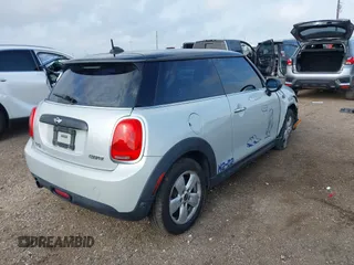 2017 MINI Hardtop Cooper z VIN WMWXP5C35H3C64595, wystawiony jako IAAI lot #42078919 z przebiegiem 93 141 mil mil oraz . Historia ofert i sprzedaży dostępna na DreamBid. Obrazek 4.