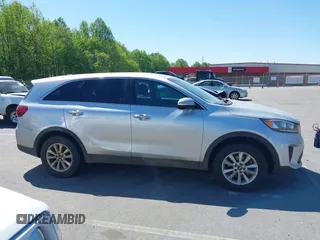 2019 Kia Sorento LX with VIN 5XYPG4A35KG583642, listed as a IAAI auction lot 42058467 with 132,570 mi miles. Bid and sale history available at carsss.com. Image 13.