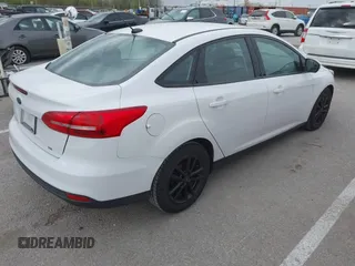 2017 Ford Focus SE z VIN 1FADP3F26HL233226, wystawiony jako IAAI lot #42004148 z przebiegiem 75 180 mil mil oraz . Historia ofert i sprzedaży dostępna na DreamBid. Obrazek 4.