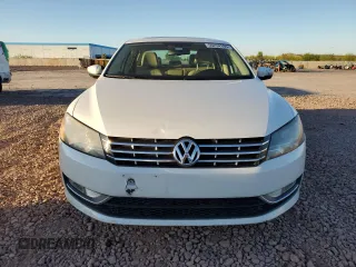 2014 Volkswagen Passat SEL Premium z VIN 1VWCN7A32EC081358, wystawiony jako Copart lot #56234195 z przebiegiem 147 383 mil mil oraz Tytuł czysty. Historia ofert i sprzedaży dostępna na DreamBid. Obrazek 5.