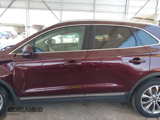 2019 Lincoln MKC Select z VIN 5LMCJ2C92KUL17640, wystawiony jako IAAI lot #41981742 z przebiegiem 58 677 mil mil oraz . Historia ofert i sprzedaży dostępna na DreamBid. Obrazek 14.