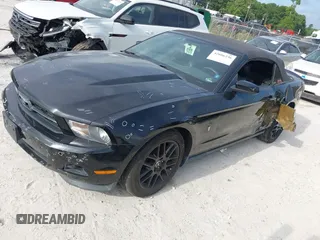 2012 Ford Mustang V6 z VIN 1ZVBP8EM4C5276765, wystawiony jako IAAI lot #42606236 z przebiegiem 129 111 mil mil oraz . Historia ofert i sprzedaży dostępna na DreamBid. Obrazek 18.
