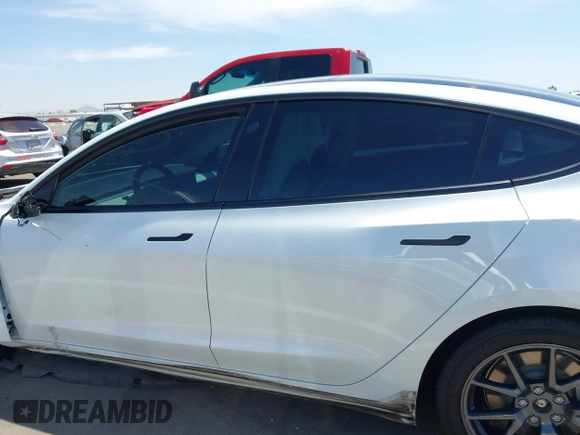 2022 Tesla Model 3 Long Range z VIN 5YJ3E1EB3NF348267, wystawiony jako IAAI lot #42323616 z przebiegiem Nie podano mil oraz . Historia ofert i sprzedaży dostępna na DreamBid. Obrazek 13.