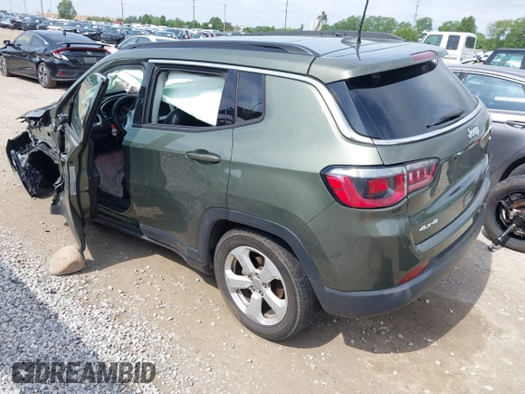 2018 Jeep Compass Latitude z VIN 3C4NJDBB8JT184990, wystawiony jako IAAI lot #42354000 z przebiegiem 77 444 mil mil oraz . Historia ofert i sprzedaży dostępna na DreamBid. Obrazek 3.
