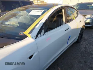2023 Tesla Model 3 z VIN 5YJ3E1EAXPF584537, wystawiony jako IAAI lot #41464243 z przebiegiem 33 229 mil mil oraz . Historia ofert i sprzedaży dostępna na DreamBid. Obrazek 24.