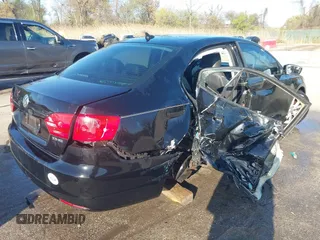 2012 Volkswagen Jetta SE с VIN 3VWDP7AJXCM362588, выставлен на аукционе IAAI как лот 41951625 с пробегом 210 159 миль миль и . История ставок и продаж доступна на DreamBid. Изображение 18.