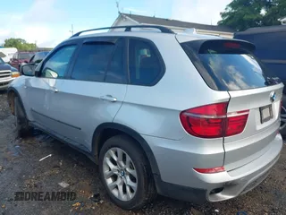 2012 BMW X5 35i z VIN 5UXZV4C56CL749457, wystawiony jako IAAI lot #42250854 z przebiegiem 153 968 mil mil oraz . Historia ofert i sprzedaży dostępna na DreamBid. Obrazek 3.