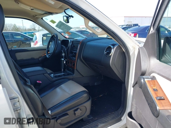 2010 Ford Explorer Eddie Bauer with VIN 1FMEU6EE5AUB13286, listed as a IAAI auction lot 41737633 with 207,341 mi miles. Bid and sale history available at carsss.com. Image 5.