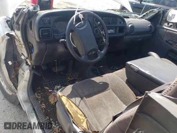 2000 Dodge 1500 z VIN 3B7HF12Z8YG160976, wystawiony jako Copart lot #55044765 z przebiegiem 362 570 mil mil oraz Szkoda całkowita • Salvage title. Historia ofert i sprzedaży dostępna na DreamBid. Obrazek 8.
