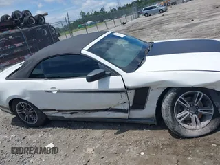 2012 Ford Mustang V6 с VIN 1ZVBP8EM6C5235229, выставлен на аукционе IAAI как лот 42454424 с пробегом 188 763 миль миль и . История ставок и продаж доступна на DreamBid. Изображение 13.