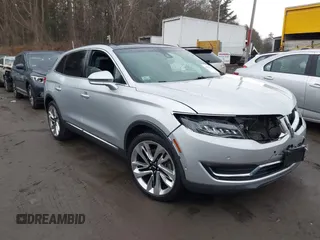2017 Lincoln MKX Reserve z VIN 2LMPJ8LP7HBL44082, wystawiony jako IAAI lot #41688234 z przebiegiem 68 966 mil mil oraz . Historia ofert i sprzedaży dostępna na DreamBid. Obrazek 1.