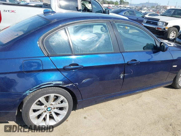 2011 BMW 3 Series 328i with VIN WBAPH5G59BNM72013, listed as a IAAI auction lot 41970086 with 71,408 mi miles. Bid and sale history available at carsss.com. Image 13.