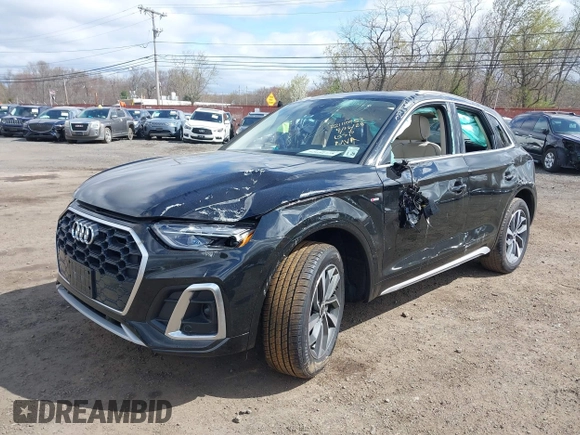 2024 Audi Q5 S line Premium z VIN WA1GAAFY8R2043043, wystawiony jako IAAI lot #42054728 z przebiegiem 10 929 mil mil oraz . Historia ofert i sprzedaży dostępna na DreamBid. Obrazek 6.