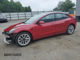 2023 Tesla Model 3 z VIN 5YJ3E1EA6PF437390, wystawiony jako Copart lot #62825135 z przebiegiem 115 121 mil mil oraz Czysty tytuł • Clean title. Historia ofert i sprzedaży dostępna na DreamBid. Obrazek 1.