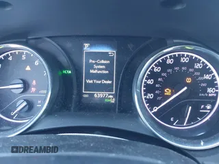2019 Toyota Camry LE z VIN 4T1B11HK1KU282870, wystawiony jako IAAI lot #41799625 z przebiegiem 63 977 mil mil oraz . Historia ofert i sprzedaży dostępna na DreamBid. Obrazek 7.