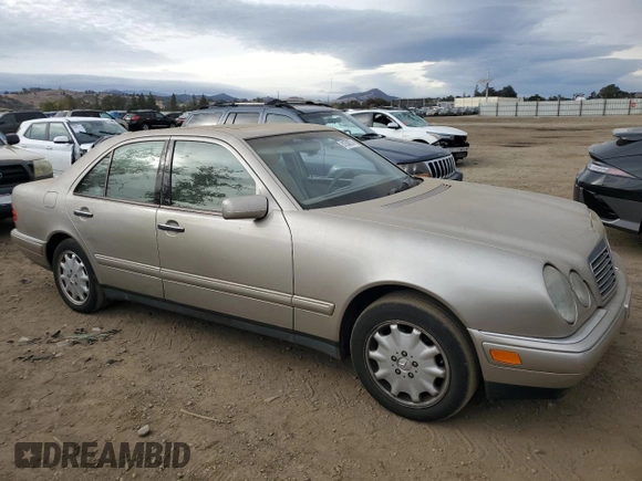 1998 Mercedes-Benz E-Class with VIN WDBJF65F2WA655345, listed as a Copart auction lot 81638574 with 159,554 mi miles and Clean Title. Bid and sale history available at carsss.com. Image 4.
