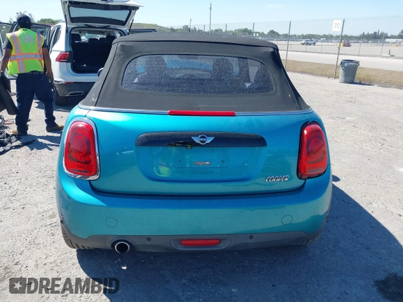 2016 MINI Convertible z VIN WMWWG5C5XG3A83276, wystawiony jako IAAI lot #41864830 z przebiegiem 103 721 mil mil oraz . Historia ofert i sprzedaży dostępna na DreamBid. Obrazek 16.