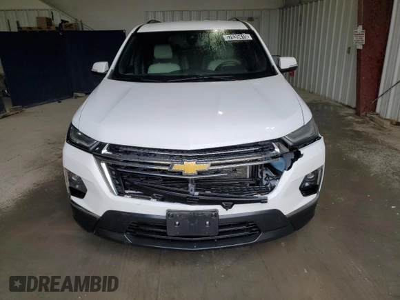 2022 Chevrolet Traverse LT z VIN 1GNEVHKW2NJ105266, wystawiony jako Copart lot #57639415 z przebiegiem 97 798 mil mil oraz Czysty tytuł • Clean title. Historia ofert i sprzedaży dostępna na DreamBid. Obrazek 5.