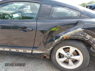 2007 Ford Mustang GT Deluxe with VIN 1ZVFT82H275230619, listed as a IAAI auction lot 42478109 with 129,201 mi miles and . Bid and sale history available at DreamBid. Image 20.
