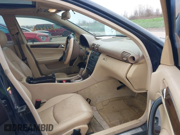2004 Mercedes-Benz C 240 z VIN WDBRF81J84F457572, wystawiony jako IAAI lot #42126183 z przebiegiem 221 755 mil mil oraz . Historia ofert i sprzedaży dostępna na DreamBid. Obrazek 5.