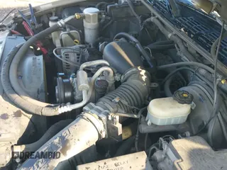 1998 Chevrolet Blazer z VIN 1GNDT13W7WK179219, wystawiony jako IAAI lot #41173648 z przebiegiem 247 164 mil mil oraz . Historia ofert i sprzedaży dostępna na DreamBid. Obrazek 12.