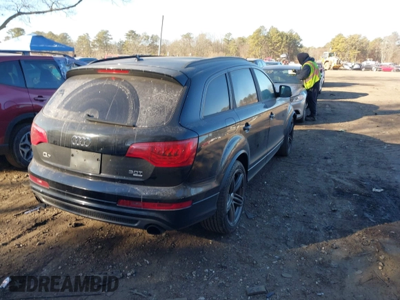 2014 Audi Q7 3.0T S line Prestige with VIN WA1DGAFE5ED013147, listed as a IAAI auction lot 41432296 with 121,861 mi miles. Bid and sale history available at carsss.com. Image 4.