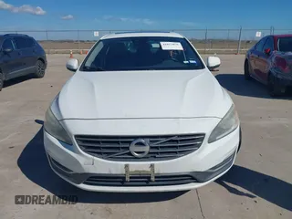 2015 Volvo S60 T5 Drive-E Premier z VIN YV126MFBXF2313216, wystawiony jako IAAI lot #41657076 z przebiegiem 200 249 mil mil oraz . Historia ofert i sprzedaży dostępna na DreamBid. Obrazek 6.