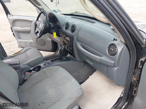 2006 Jeep Liberty Sport with VIN 1J8GL48K66W143231, listed as a IAAI auction lot 42040322 with 241,263 mi miles. Bid and sale history available at carsss.com. Image 5.