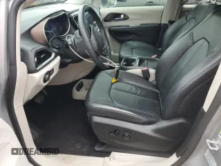 2017 Chrysler Pacifica Touring L with VIN 2C4RC1BG2HR552731, listed as a Copart auction lot 55069825 with 33,315 mi miles and Salvage Title. Bid and sale history available at DreamBid. Image 7.