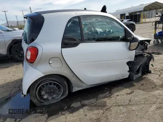2016 Smart fortwo Passion z VIN WMEFJ5DA4GK141225, wystawiony jako Copart lot #48356965 z przebiegiem 65 928 mil mil oraz Szkody całkowita. Historia ofert i sprzedaży dostępna na DreamBid. Obrazek 3.