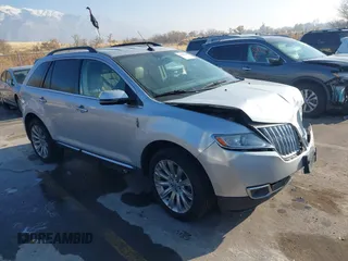2015 Lincoln MKX z VIN 2LMDJ6JK1FBL34837, wystawiony jako IAAI lot #41004025 z przebiegiem 149 789 mil mil oraz . Historia ofert i sprzedaży dostępna na DreamBid. Obrazek 1.