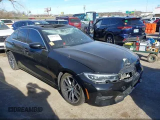 2021 BMW 3 Series 330i xDrive z VIN 3MW5R7J06M8C13448, wystawiony jako IAAI lot #42071857 z przebiegiem 24 885 mil mil oraz . Historia ofert i sprzedaży dostępna na DreamBid. Obrazek 1.