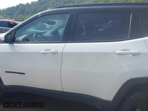 2020 Jeep Compass Latitude z VIN 3C4NJDBB6LT157841, wystawiony jako IAAI lot #42484052 z przebiegiem 52 610 mil mil oraz . Historia ofert i sprzedaży dostępna na DreamBid. Obrazek 14.