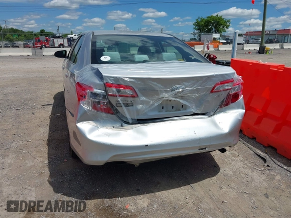 2012 Toyota Camry L z VIN 4T1BF1FK1CU026024, wystawiony jako IAAI lot #42318004 z przebiegiem 121 306 mil mil oraz . Historia ofert i sprzedaży dostępna na DreamBid. Obrazek 6.