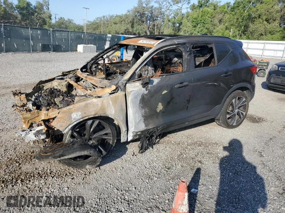 2020 Volvo XC40 R-Design with VIN YV4162UM8L2184542, listed as a Copart auction lot 54740645 with Not provided miles and Non repairable. Bid and sale history available at DreamBid. Image 1.