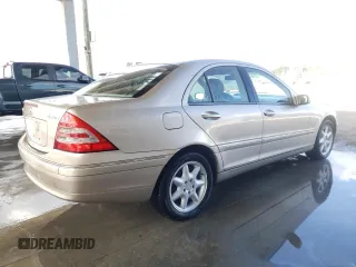 2003 Mercedes-Benz C 240 z VIN WDBRF81J53F428061, wystawiony jako Copart lot #76606014 z przebiegiem Nie podano mil oraz Nie do naprawy • Non repairable. Historia ofert i sprzedaży dostępna na DreamBid. Obrazek 3.