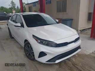 2023 Kia Forte LXS z VIN 3KPF24AD4PE612653, wystawiony jako IAAI lot #41660877 z przebiegiem 16 920 mil mil oraz . Historia ofert i sprzedaży dostępna na DreamBid. Obrazek 1.