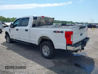 2017 Ford Super Duty F-250 SRW Lariat with VIN 1FT7W2BT6HEF43514, listed as a IAAI auction lot 41101292 with 396,099 mi miles. Bid and sale history available at carsss.com. Image 3.