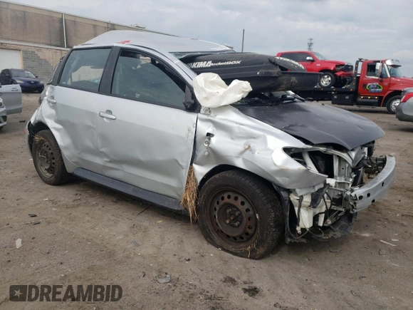 2005 Scion xA z VIN JTKKT604950102516, wystawiony jako Copart lot #57107934 z przebiegiem Nie podano mil oraz Czysty tytuł • Clean title. Historia ofert i sprzedaży dostępna na DreamBid. Obrazek 4.