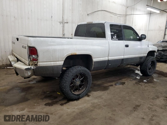 2000 Dodge 1500 z VIN 3B7HF12Z7YG161262, wystawiony jako Copart lot #43696945 z przebiegiem 143 767 mil mil oraz Szkoda całkowita • Salvage title. Historia ofert i sprzedaży dostępna na DreamBid. Obrazek 3.
