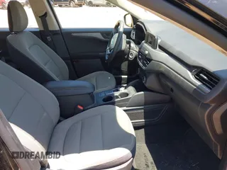 2020 Ford Escape S z VIN 1FMCU0F69LUB56947, wystawiony jako IAAI lot #42553612 z przebiegiem 61 382 mil mil oraz . Historia ofert i sprzedaży dostępna na DreamBid. Obrazek 5.