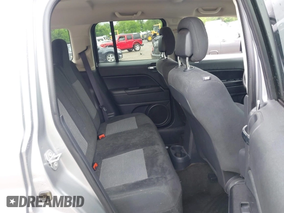 2017 Jeep Patriot Sport SE z VIN 1C4NJRBB8HD122051, wystawiony jako IAAI lot #42274843 z przebiegiem 63 122 mil mil oraz . Historia ofert i sprzedaży dostępna na DreamBid. Obrazek 8.