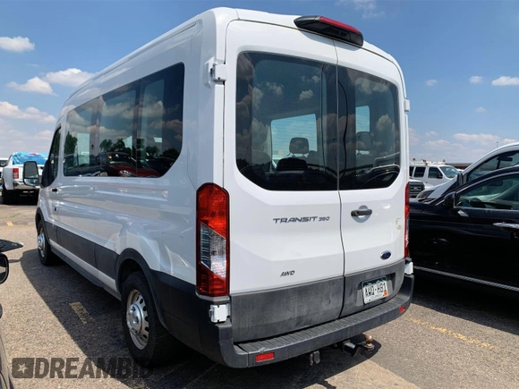 2023 Ford Transit Passenger XL z VIN 1FBAX9C86PKA70756, wystawiony jako IAAI lot #42731060 z przebiegiem 23 399 mil mil oraz . Historia ofert i sprzedaży dostępna na DreamBid. Obrazek 2.