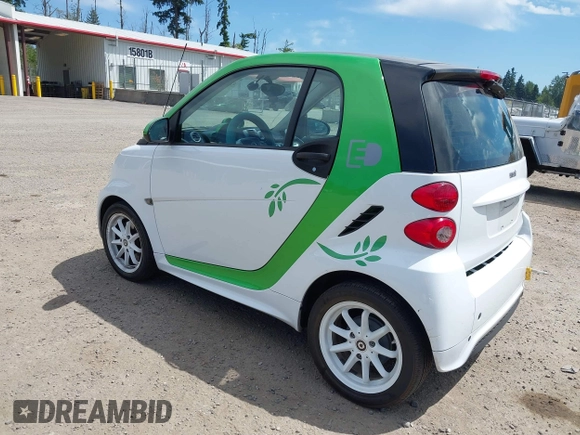 2014 Smart fortwo Passion with VIN WMEEJ9AA5EK783957, listed as a IAAI auction lot 42478047 with Not provided miles and . Bid and sale history available at DreamBid. Image 3.