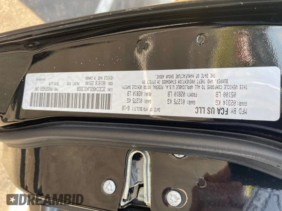 2018 Chrysler 300 S z VIN 2C3CCABG5JH313938, wystawiony jako Copart lot #60175405 z przebiegiem 122 155 mil mil oraz Szkoda całkowita • Salvage title. Historia ofert i sprzedaży dostępna na DreamBid. Obrazek 10.