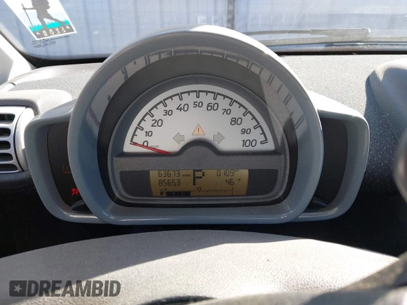 2008 Smart fortwo Pure z VIN WMEEJ31X28K122571, wystawiony jako IAAI lot #41680541 z przebiegiem 63 673 mil mil oraz . Historia ofert i sprzedaży dostępna na DreamBid. Obrazek 7.