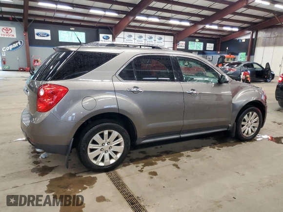 2011 Chevrolet Equinox LTZ z VIN 2CNFLGE52B6441939, wystawiony jako Copart lot #56030665 z przebiegiem 101 638 mil mil oraz Szkoda całkowita • Salvage title. Historia ofert i sprzedaży dostępna na DreamBid. Obrazek 3.