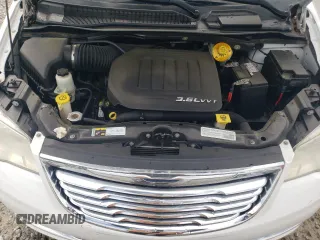 2014 Chrysler Town & Country Touring z VIN 2C4RC1BG0ER268882, wystawiony jako Copart lot #58740255 z przebiegiem 105 866 mil mil oraz Szkoda całkowita • Salvage title. Historia ofert i sprzedaży dostępna na DreamBid. Obrazek 12.