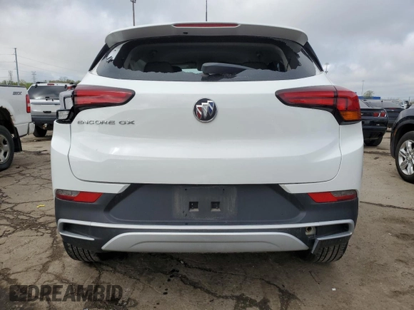 2021 Buick Encore GX Select z VIN KL4MMDSL4MB113927, wystawiony jako Copart lot #56138395 z przebiegiem 39 208 mil mil oraz Nie do naprawy • Non repairable. Historia ofert i sprzedaży dostępna na DreamBid. Obrazek 6.