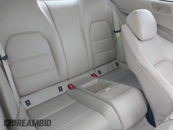 2015 Mercedes-Benz C-Class C 250 with VIN WDDGJ4HBXFG360200, listed as a IAAI auction lot 40952908 with 70,987 mi miles. Bid and sale history available at carsss.com. Image 8.